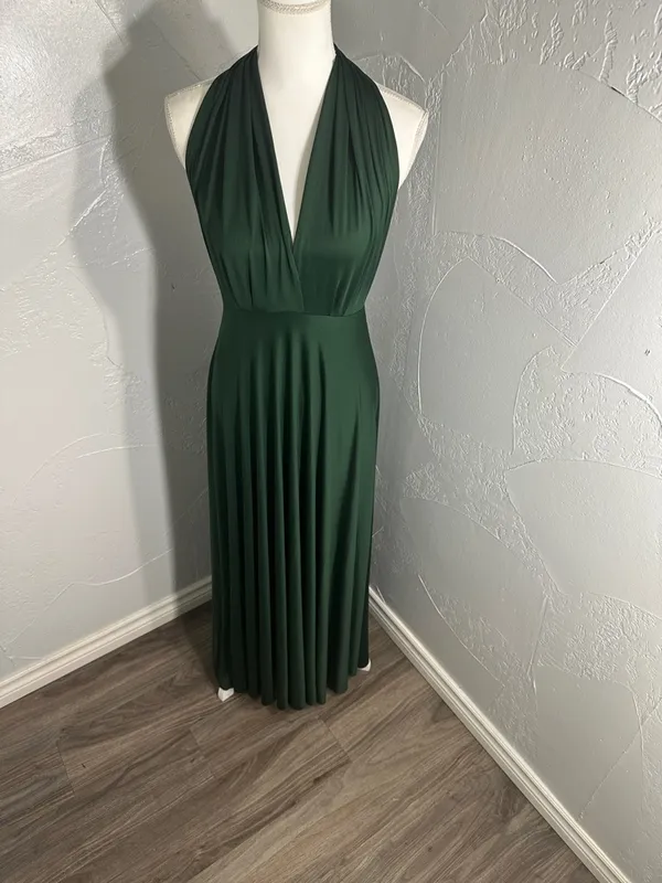 Backless Halter Maxi Dress in Emerald Green Size undefined - Image 8