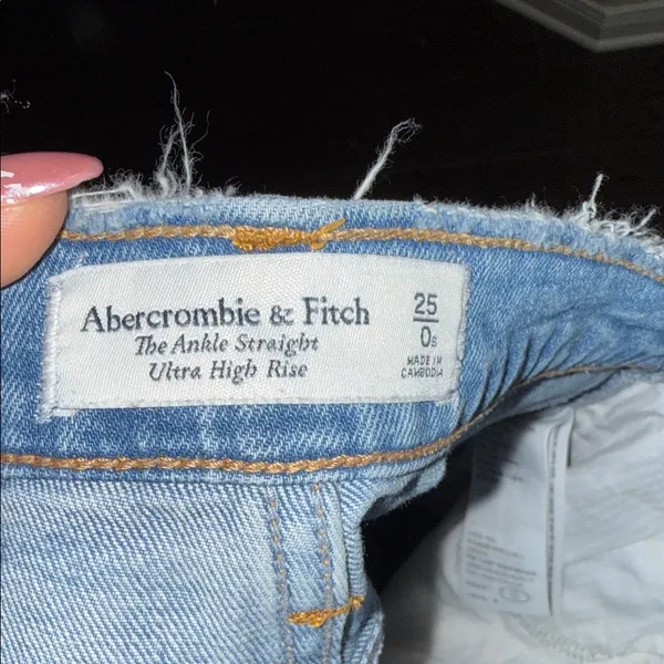 Abercrombie & Fitch Light Blue Cropped Jeans - Image 6