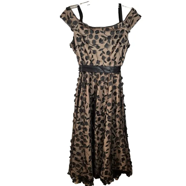 R&M Richards Women's Formal Dress Black‎ Floral Lace with Nude Lining Size 6 - Image 3