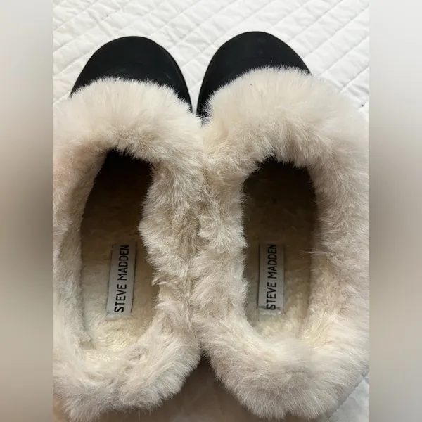 Steve Madden Unitie Faux Fur Platform Clog Slipper in black - Image 7