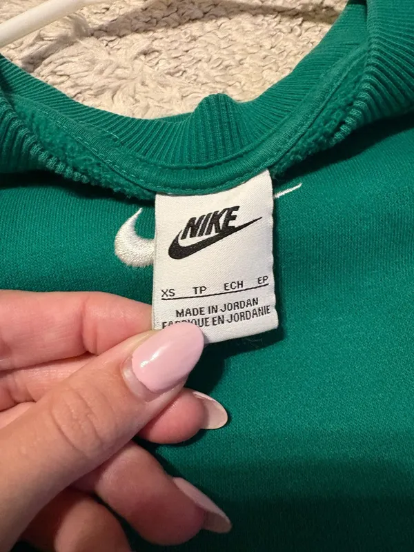 Green nike crewneck  - Image 2
