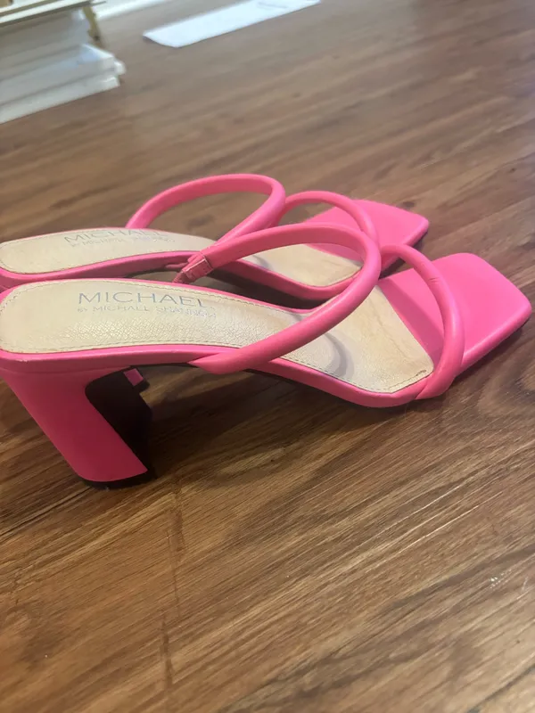 Michael Shannon Pink Heels - Image 3