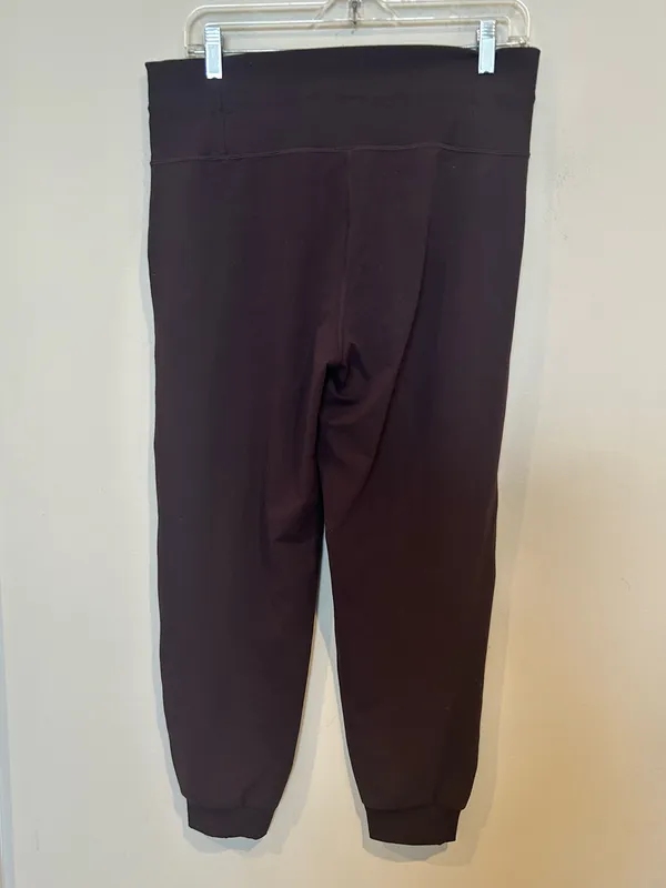 Vuori Woman’s Daily Jogger with Wide Ribbed Waistband & Drawstring Espresso - Image 5