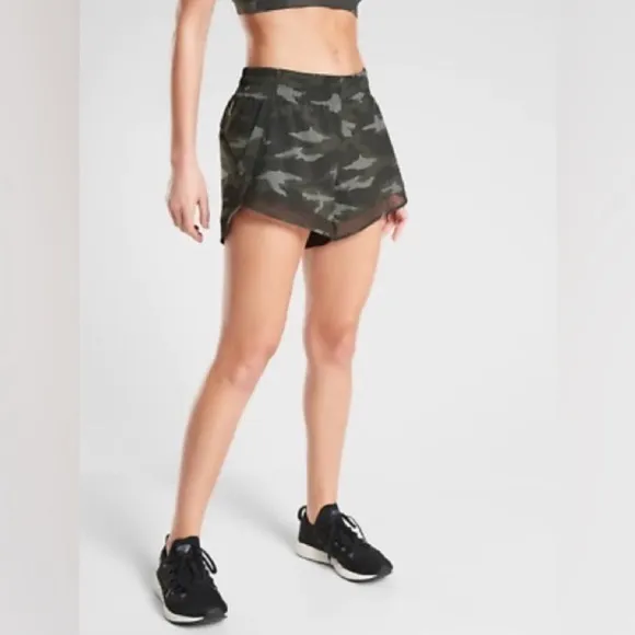 ATHLETA Women’s‎ Camo Mesh Pacer Run Short 4” Size Small - Image 3