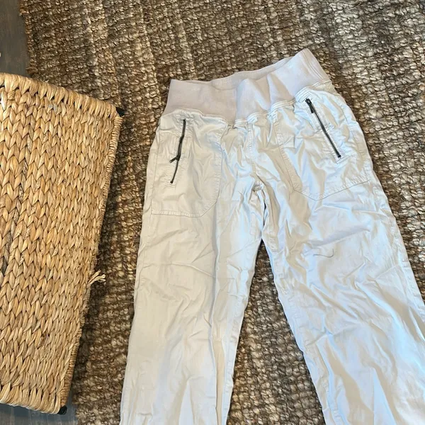 Orvis Tencel/Cotton Grey Cargo Capri Pant Size 4 - Image 3