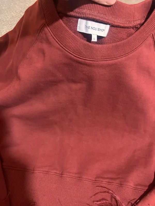 Noli The Nola Shop burgundy crewneck feather cuffs size Large - Image 8