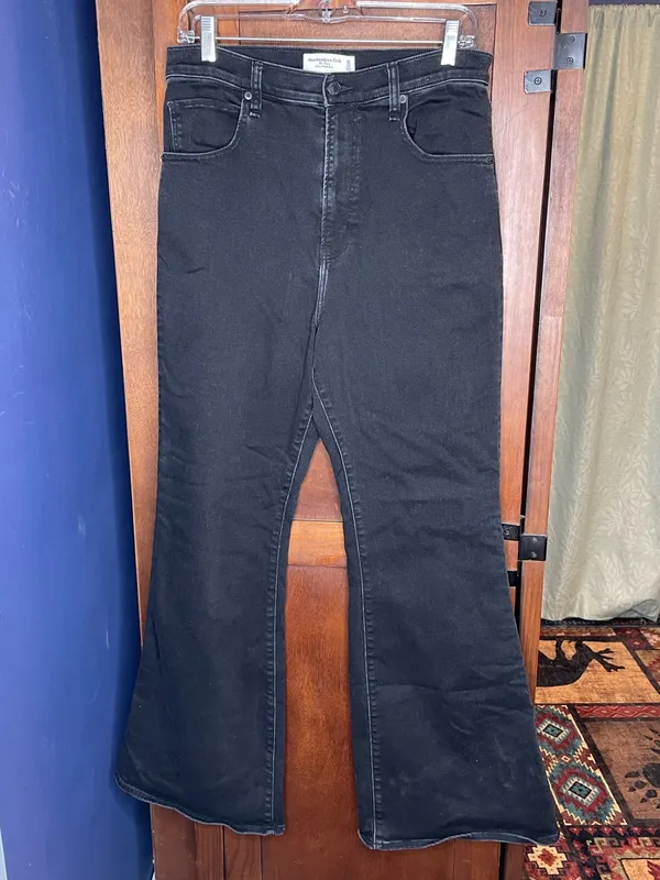 Abercrombie Curve Love Flare Jeans Ultra High Rise Black Wash Grunge Size 31 12 - Image 2