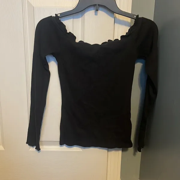 Aeropostale S black long sleeved crop top - Image 4