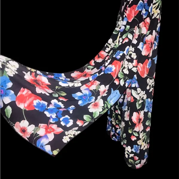Sleeveless cover-up for spring and summer double side splits. Layering piece. - Image 4