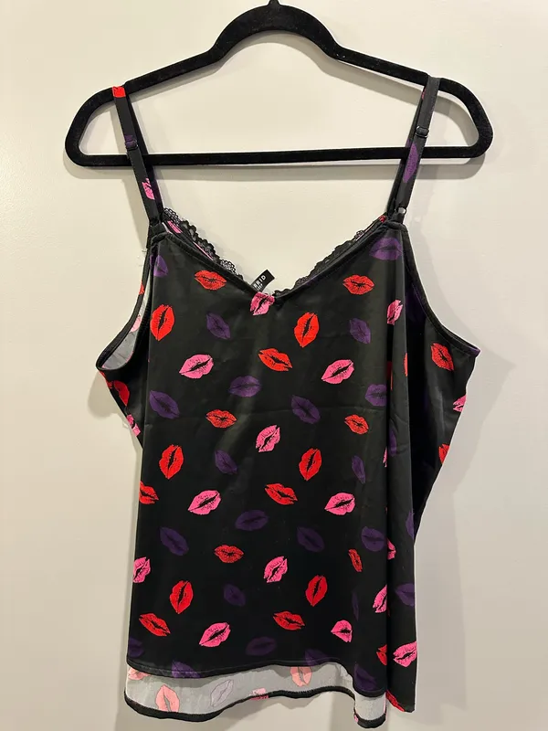 Torrid Sleep Satin Lace Trim Cami and Short PJ Set Kissy Print - Image 6