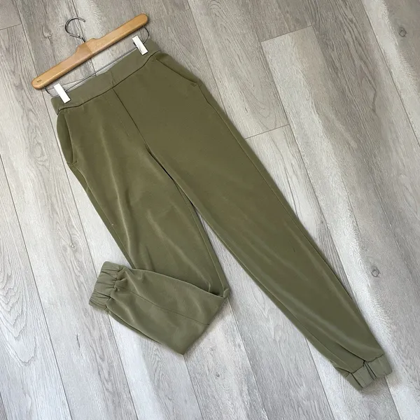 Lululemon Softstreme Pants relaxed high rise womens Green (size 2) travel lounge - Image 3