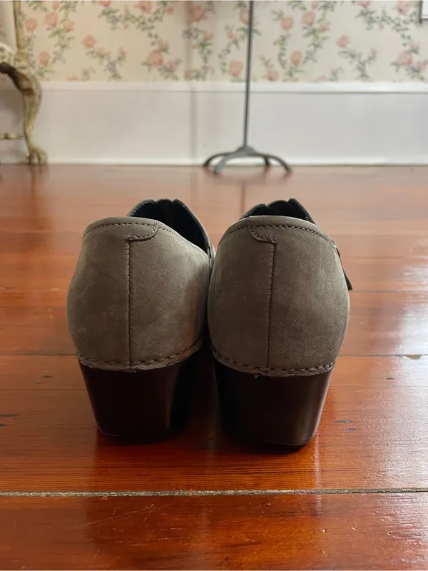 Dansko Tamara Grey Nubuck Buckle Comfort Clogs Sz 40 (US 9.5-10) 🧡🎀 - Image 6