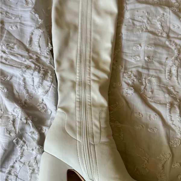 White Block Heel Women's Pumps Size 7 - Image 12