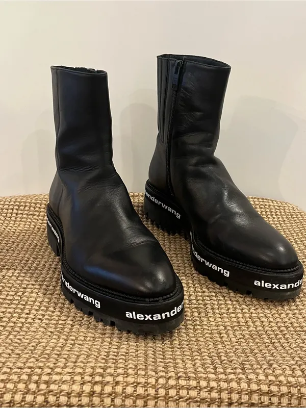 Alexander Wang Sanford Black Chelsea Ankle Boots Lug Logo Platform Size 8 - Image 2