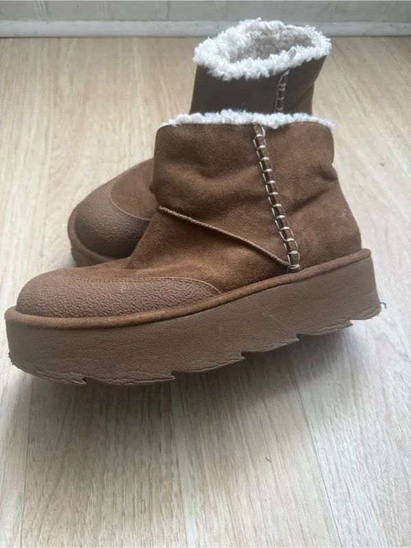 Zara Woman's Brown Suede Boots with Fleece Lining Size EU 37/6.5 - Image 4