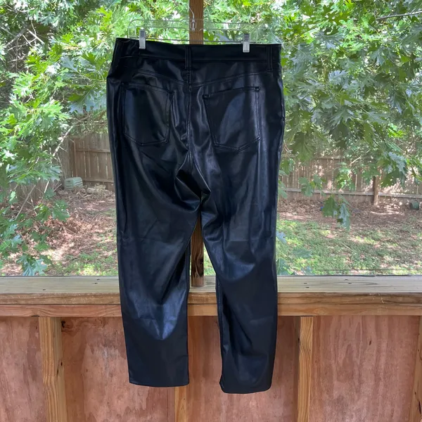 Gap Women's Cheeky Straight High Rise Pants Black Vegan Leather Size 18R. NEW - Image 4