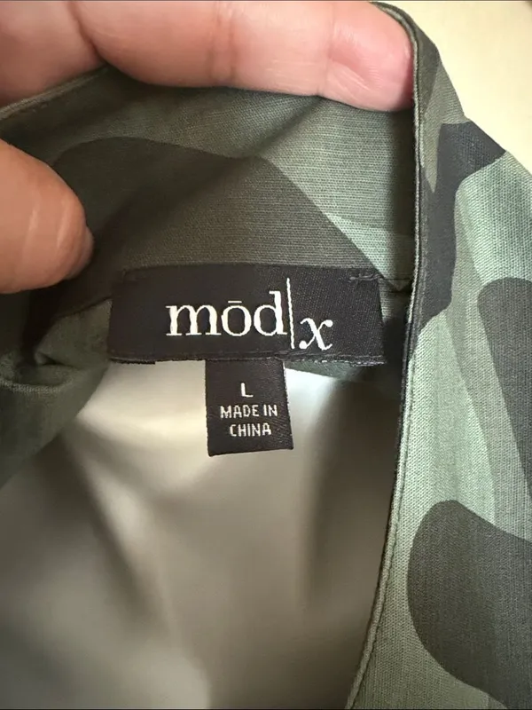 Military-Style Green Camo Utility Jacket - Image 3