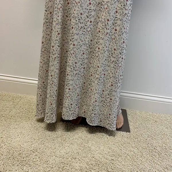 New Nasty Gal Cream Dainty Floral Long MaxiDress elbow length bell sleeves sz 4 - Image 4
