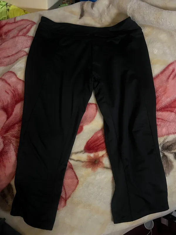 Nike LG 12-14 fit Dry Black Capris Active Pant - Image 2