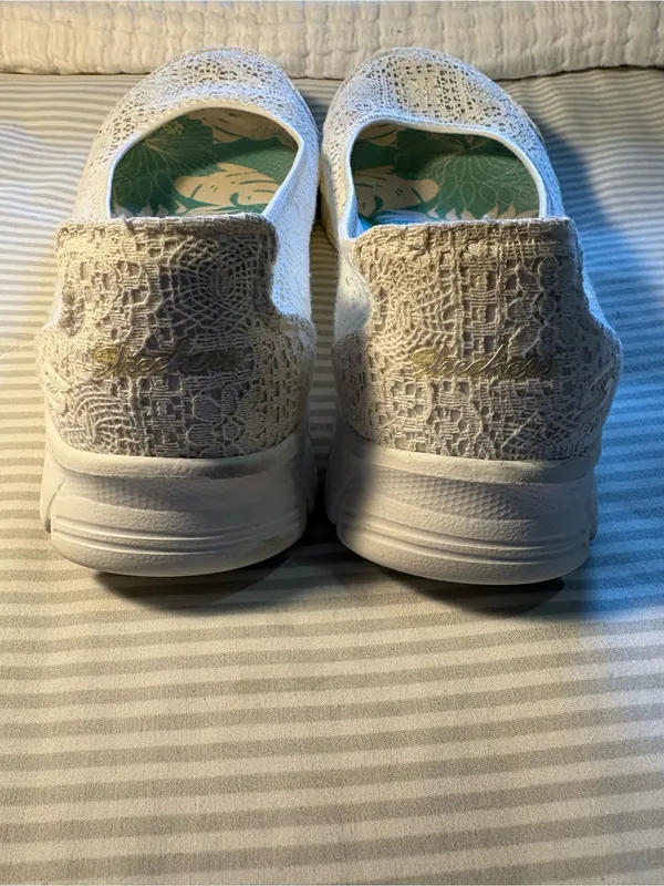 Skechers Sweet pea White Lace Memory Foam Slip-ons. - Image 4