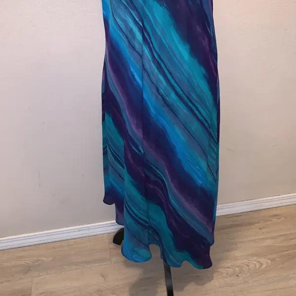 Venezia blue & purple wave pattern maxi night out formal dress - Image 3