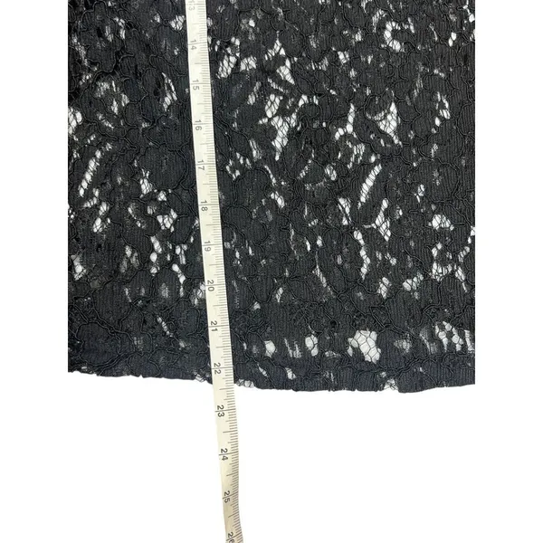 Pretty Little Thing Women's Black Lace Flare Sleeve Top - Image 6