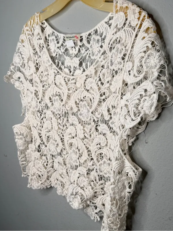 Vivid Collection of New York Sheer Lace Top - Image 2