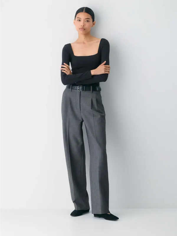 ARITZIA Babaton Black Contour Long-Sleeve Square Neck Bodysuit - Image 3