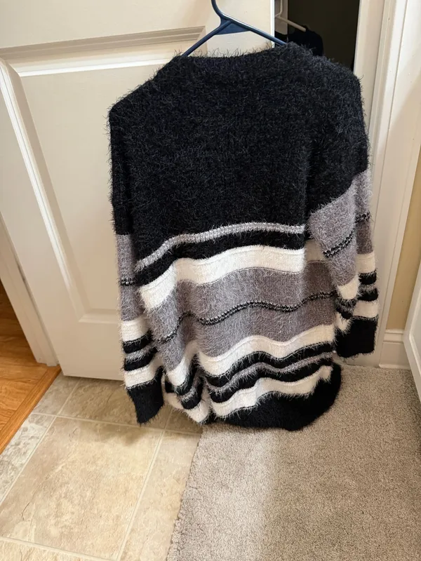 Soft fluffy cardigan by Daytrip size small - Image 3