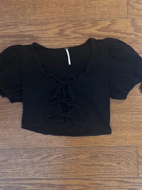 Free People Kitty Tee Black Cropped Puff Sleeve Tiered Tie-Front Closure Size XS - Image 11