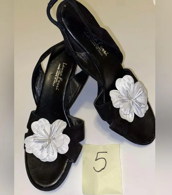 Laura Ferri black & white flower Shoes 7.5 - Image 2
