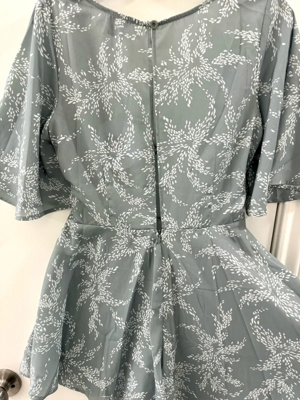 NWT Princess Polly Louie Sage Romper 8 - Image 4