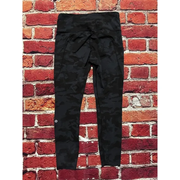 Lululemon legging size 6 - Image 6
