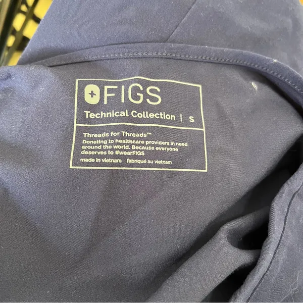 Figs Technical‎ Collection women’s navy blue short sleeves size top M - Image 6