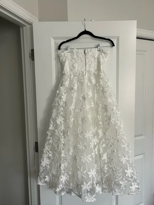 New Showpo RHEIVA Strapless 3D Embroidery Midi White Dress Size Large MSRP $149 - Image 9
