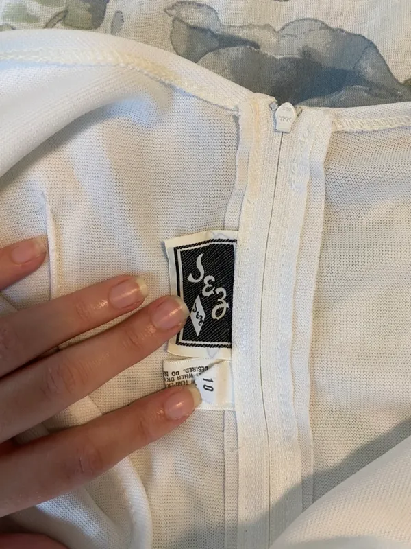 Vintage White Tennis Top With Embroidered Flowers - Image 3