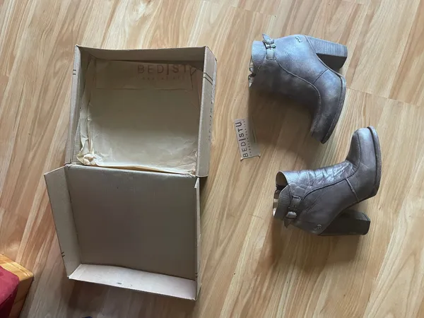 Super Cute Isla Brown Driftwood Boots - Sz 8 - Image 2
