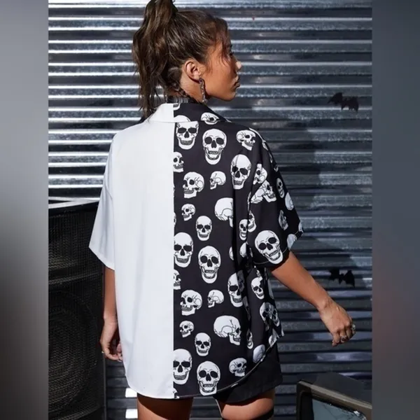 Unisex New Halloween skull blouse with short sleeve size large - Image 2