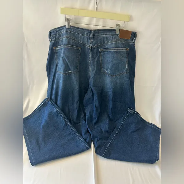 Judy blue women’s 15/32 straight fit denim jeans - Image 3