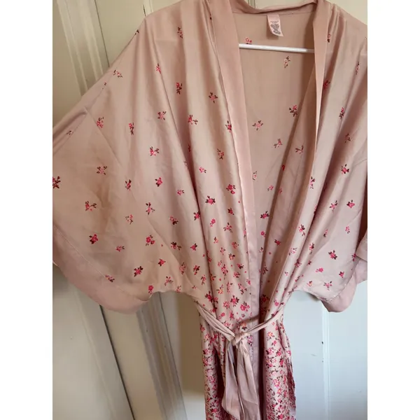 Victoria's Secret pink floral‎ robe size medium/large - Image 2