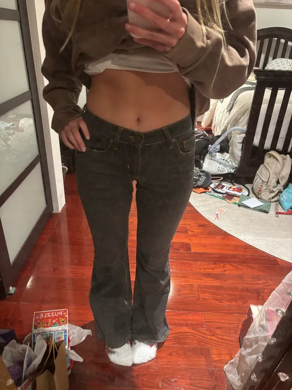 Urban Outfitters BDG Flare Jeans Low-Rise - Image 3