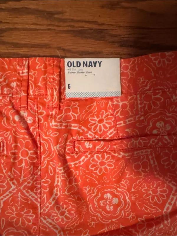 Old Navy Coral-White Floral Print Shorts - Image 3