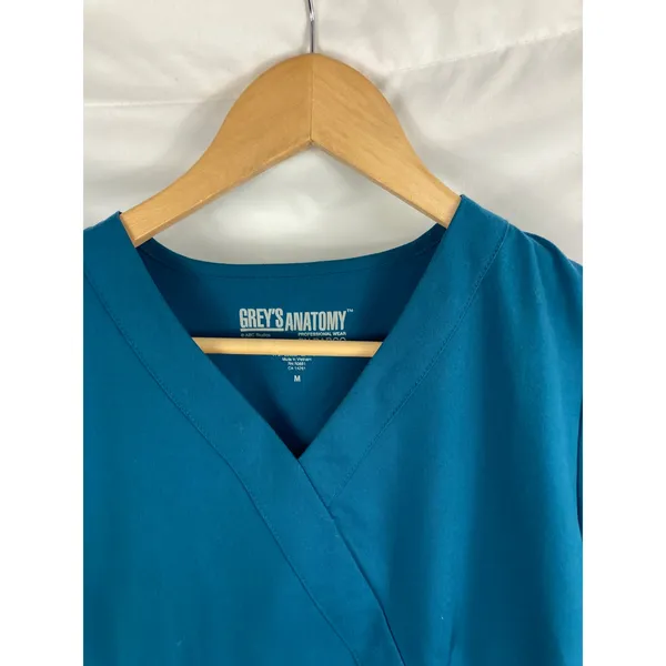 Greys Anatomy Blue Short Sleeve Pocket Scrub Top Size Medium - Image 2