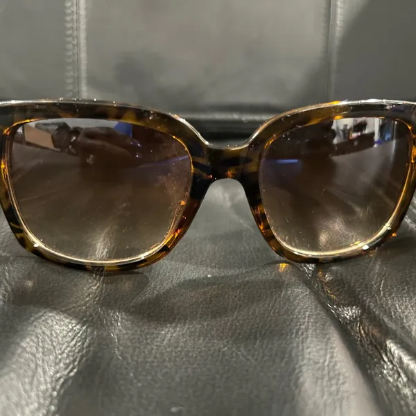 Tortoise Shell Sunglasses Brown - Image 3