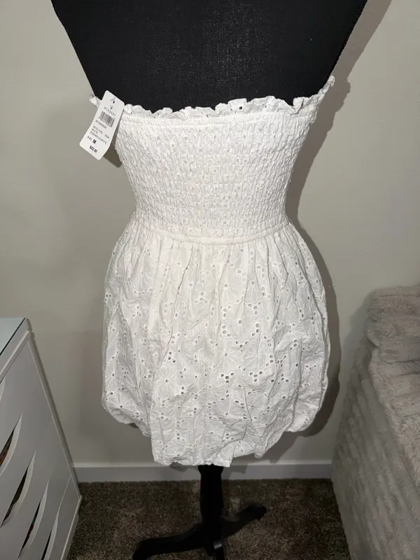 Brand New Windsor White Strapless Eyelet Bubble Hem Dress Size Medium - Image 2