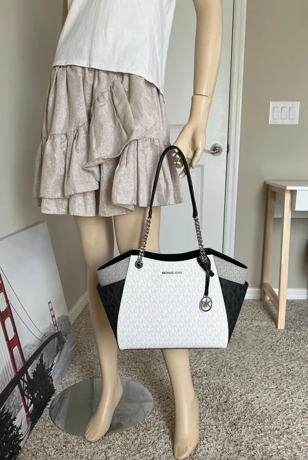 Michael Kors Purse - Image 7