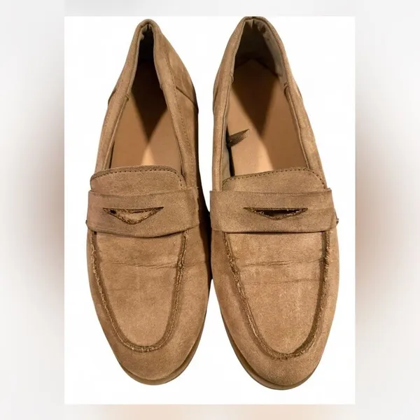 Old Navy Faux Suede Penny Loafers Tan Beige City Loafers Size 9 - Image 2