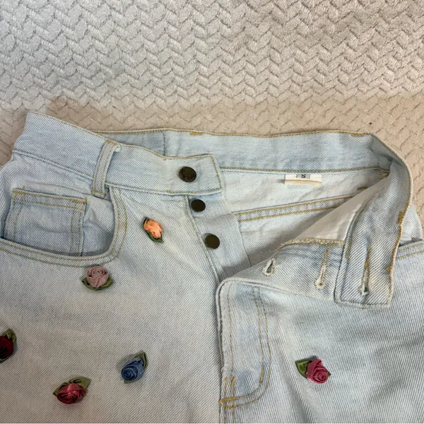 Vintage Paris Blues Womens S Light‎ Blue whimsical Jean Shorts Floral Rosettes - Image 9