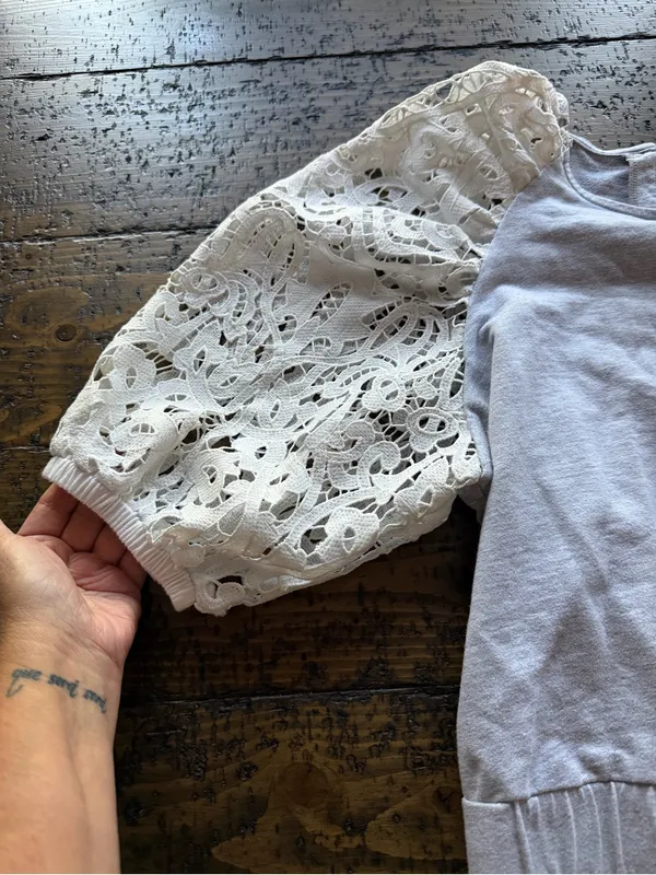 Anthropologie Dolan Left Coast Gray Lace Sleeve Sweatshirt Size S Style 173801 - Image 4