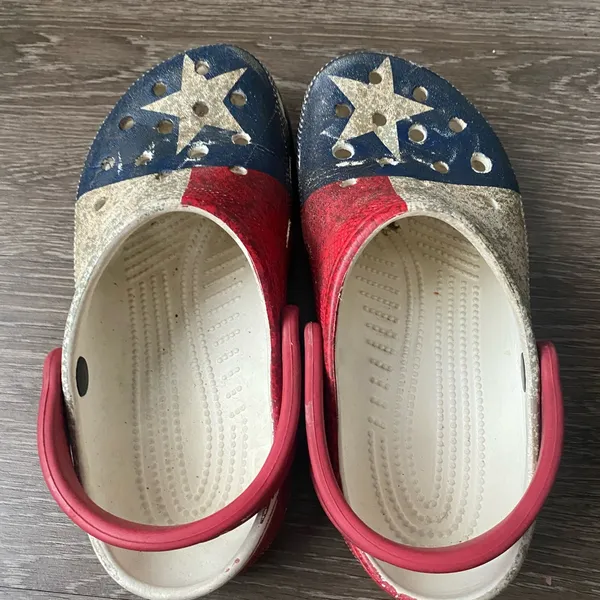 Crocs (Size m 4 w 6) Red - Image 3